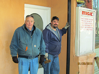 Volunteers Gary and Allen Ledington